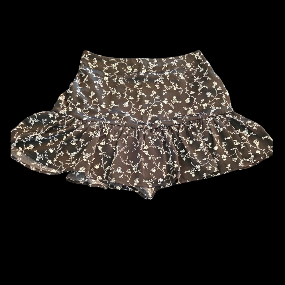 F21 SM Black and White Floral Ruffle Skort - Picture 2 of 7